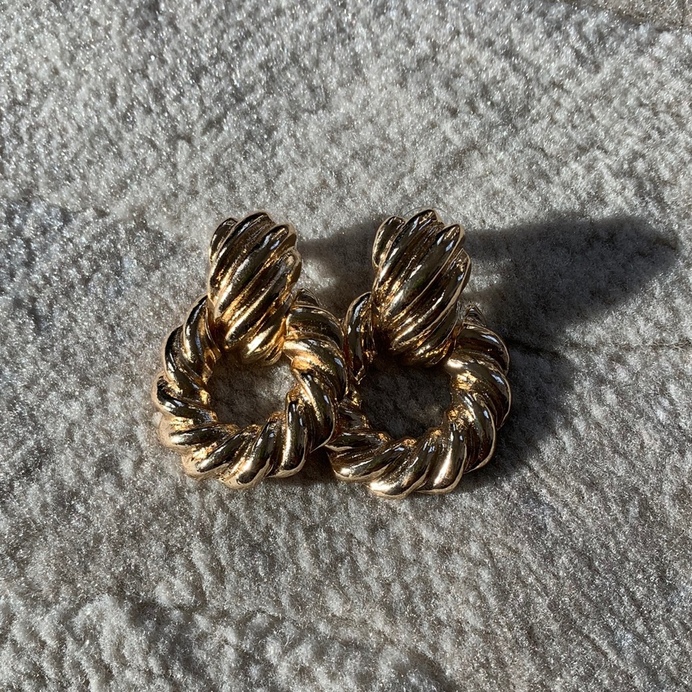 Mini Gold detailed earrings